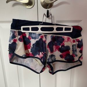 Lululemon tracker shorts